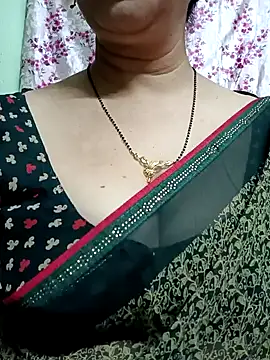 Snapshot of Rosy-B chatting on 01/10/25, 01:20 Rosy-B online show from 01/10/25, 01:20