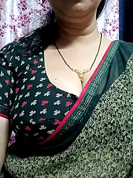 Snapshot of Rosy-B chatting on 01/11/25, 12:44 Rosy-B online show from 01/11/25, 12:44