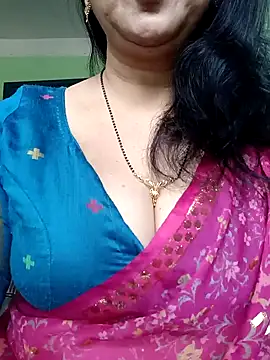 Snapshot of Rosy-B chatting on 01/13/25, 09:41 Rosy-B online show from 01/13/25, 09:41