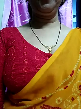 Snapshot of Rosy-B chatting on 01/13/25, 06:59 Rosy-B online show from 01/13/25, 06:59