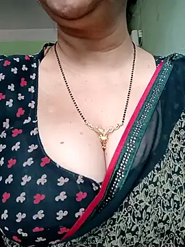 Snapshot of Rosy-B chatting on 01/15/25, 09:45 Rosy-B online show from 01/15/25, 09:45