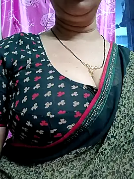 Snapshot of Rosy-B chatting on 01/16/25, 12:55 Rosy-B online show from 01/16/25, 12:55