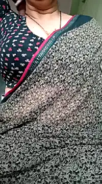 Snapshot of Rosy-B chatting on 01/17/25, 10:00 Rosy-B online show from 01/17/25, 10:00