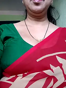 Snapshot of Rosy-B chatting on 01/22/25, 09:57 Rosy-B online show from 01/22/25, 09:57