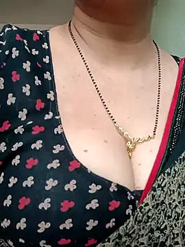 Snapshot of Rosy-B chatting on 01/23/25, 09:50 Rosy-B online show from 01/23/25, 09:50