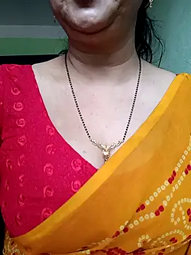 Snapshot of Rosy-B chatting on 01/28/25, 10:02 Rosy-B online show from 01/28/25, 10:02