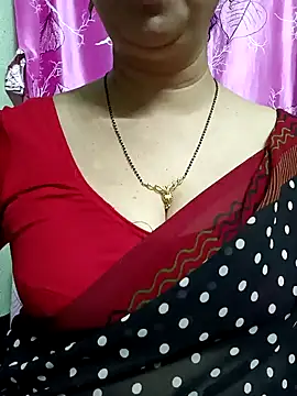 Snapshot of Rosy-B chatting on 02/04/25, 12:19 Rosy-B online show from 02/04/25, 12:19