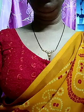 Snapshot of Rosy-B chatting on 02/08/25, 12:28 Rosy-B online show from 02/08/25, 12:28