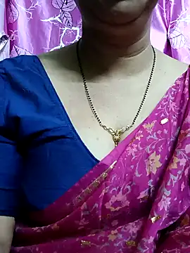 Snapshot of Rosy-B chatting on 02/08/25, 09:57 Rosy-B online show from 02/08/25, 09:57