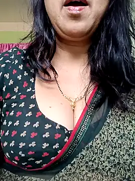 Snapshot of Rosy-B chatting on 02/09/25, 10:20 Rosy-B online show from 02/09/25, 10:20