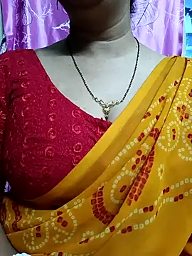 Snapshot of Rosy-B chatting on 02/17/25, 12:10 Rosy-B online show from 02/17/25, 12:10