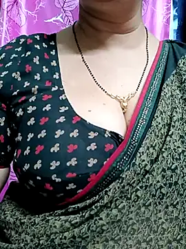 Snapshot of Rosy-B chatting on 02/18/25, 06:58 Rosy-B online show from 02/18/25, 06:58