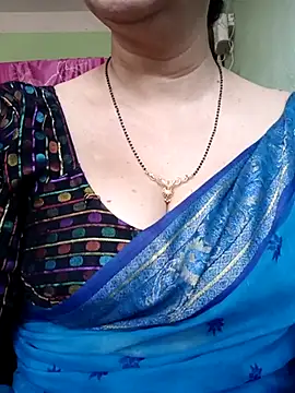 Snapshot of Rosy-B chatting on 02/21/25, 10:07 Rosy-B online show from 02/21/25, 10:07