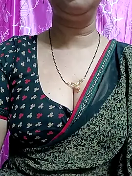 Snapshot of Rosy-B chatting on 02/27/25, 06:53 Rosy-B online show from 02/27/25, 06:53