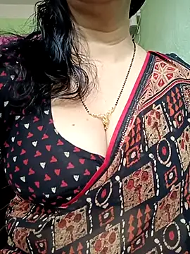 Snapshot of Rosy-B chatting on 02/28/25, 10:20 Rosy-B online show from 02/28/25, 10:20