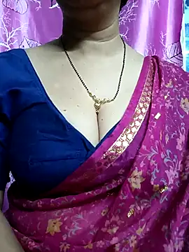 Snapshot of Rosy-B chatting on 03/01/25, 12:39 Rosy-B online show from 03/01/25, 12:39