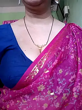 Snapshot of Rosy-B chatting on 03/01/25, 10:13 Rosy-B online show from 03/01/25, 10:13