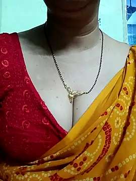 Snapshot of Rosy-B chatting on 03/04/25, 12:39 Rosy-B online show from 03/04/25, 12:39