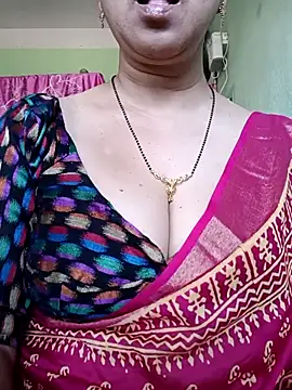 Snapshot of Rosy-B chatting on 03/04/25, 09:40 Rosy-B online show from 03/04/25, 09:40