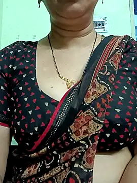 Snapshot of Rosy-B chatting on 03/04/25, 09:54 Rosy-B online show from 03/04/25, 09:54