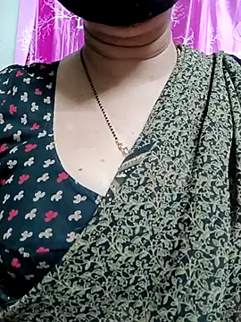 Snapshot of Rosy-B chatting on 03/06/25, 10:04 Rosy-B online show from 03/06/25, 10:04