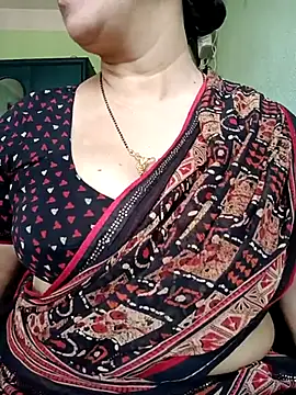 Snapshot of Rosy-B chatting on 03/08/25, 09:50 Rosy-B online show from 03/08/25, 09:50