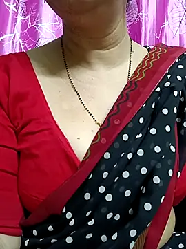 Snapshot of Rosy-B chatting on 03/11/25, 09:48 Rosy-B online show from 03/11/25, 09:48