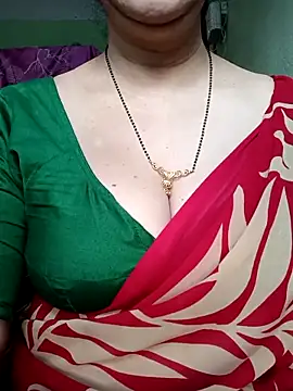 Snapshot of Rosy-B chatting on 03/13/25, 12:48 Rosy-B online show from 03/13/25, 12:48