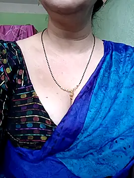 Snapshot of Rosy-B chatting on 03/17/25, 09:55 Rosy-B online show from 03/17/25, 09:55