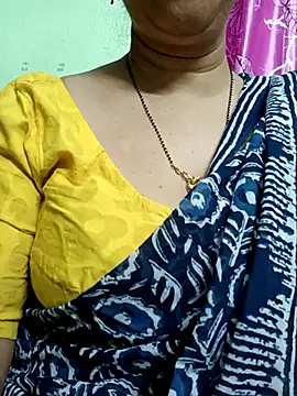 Snapshot of Rosy-B chatting on 03/21/25, 07:24 Rosy-B online show from 03/21/25, 07:24