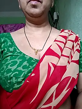 Snapshot of Rosy-B chatting on 09/14/25, 12:21 Rosy-B online show from 09/14/25, 12:21