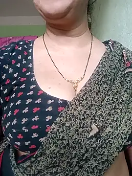 Snapshot of Rosy-B chatting on 09/23/25, 09:34 Rosy-B online show from 09/23/25, 09:34