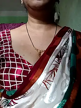 Snapshot of Rosy-B chatting on 10/03/25, 12:51 Rosy-B online show from 10/03/25, 12:51