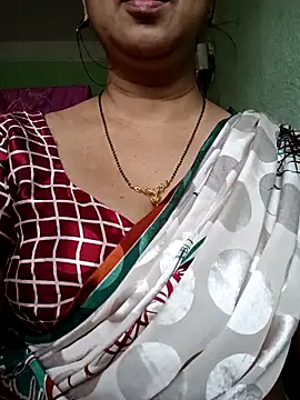 Snapshot of Rosy-B chatting on 10/05/25, 09:51 Rosy-B online show from 10/05/25, 09:51