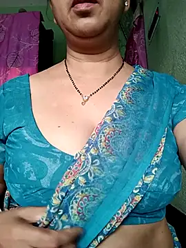 Snapshot of Rosy-B chatting on 10/14/25, 12:33 Rosy-B online show from 10/14/25, 12:33