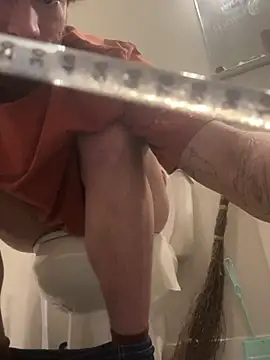 Snapshot of Clearlytothepoint420 chatting on 12/21/24, 04:36 Clearlytothepoint420 online show from 12/21/24, 04:36