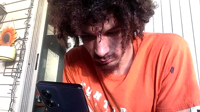 Snapshot of Clearlytothepoint420 chatting on 10/19/25, 01:01 Clearlytothepoint420 online show from 10/19/25, 01:01