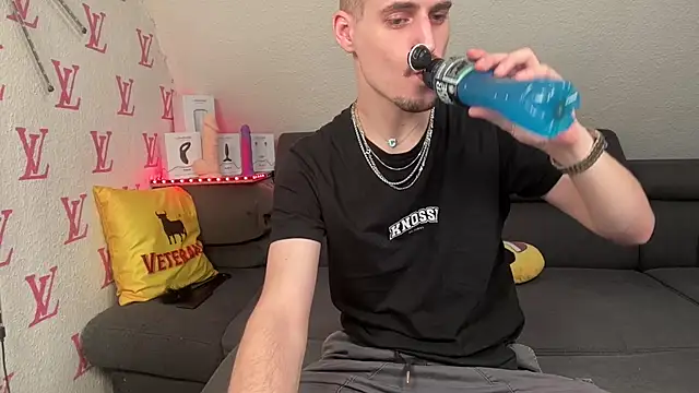 Snapshot of Cookieboy88 chatting on 11/05/25, 08:09 Cookieboy88 online show from 11/05/25, 08:09