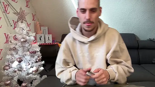 Snapshot of Cookieboy88 chatting on 11/11/25, 09:20 Cookieboy88 online show from 11/11/25, 09:20