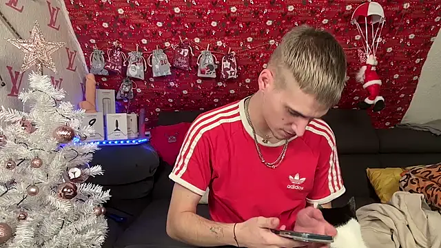 Snapshot of Cookieboy88 chatting on 12/17/25, 02:06 Cookieboy88 online show from 12/17/25, 02:06