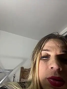 Snapshot of lanahot-77 chatting on 10/09/25, 12:19 lanahot-77 online show from 10/09/25, 12:19