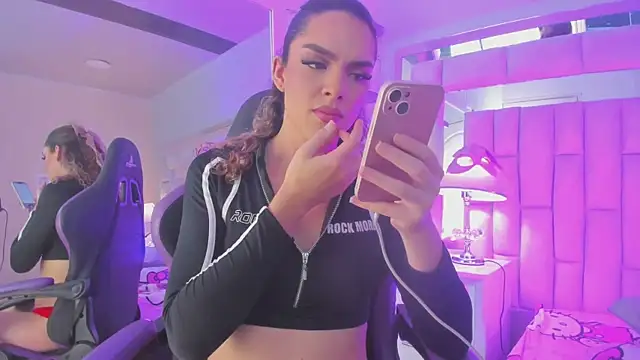 Snapshot of mariiahneedles chatting on 05/03/26, 10:16 mariiahneedles online show from 05/03/26, 10:16