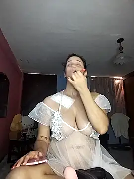 Snapshot of Catalinacandela chatting on 02/10/26, 07:40 Catalinacandela online show from 02/10/26, 07:40