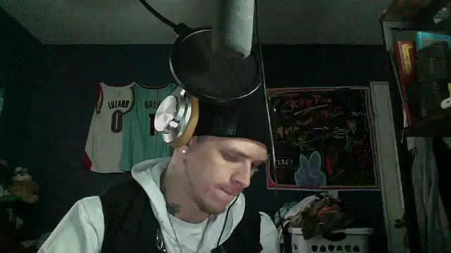 Snapshot of traejddd chatting on 04/05/26, 06:05 traejddd online show from 04/05/26, 06:05