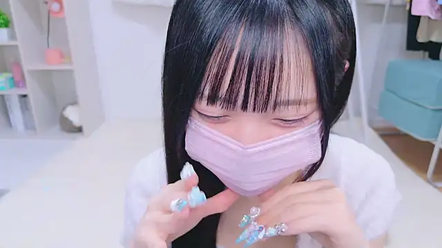 Snapshot of Suzu_ch_xx chatting on 12/13/24, 09:09 Suzu ch xx online show from 12/13/24, 09:09