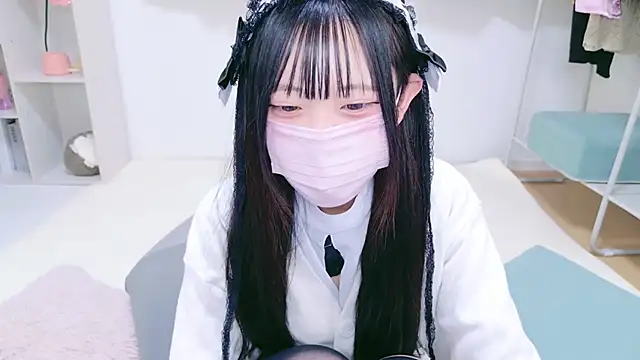 Snapshot of Suzu_ch_xx chatting on 12/15/24, 04:37 Suzu ch xx online show from 12/15/24, 04:37