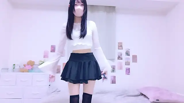 Snapshot of Suzu_ch_xx chatting on 10/16/25, 01:23 Suzu ch xx online show from 10/16/25, 01:23