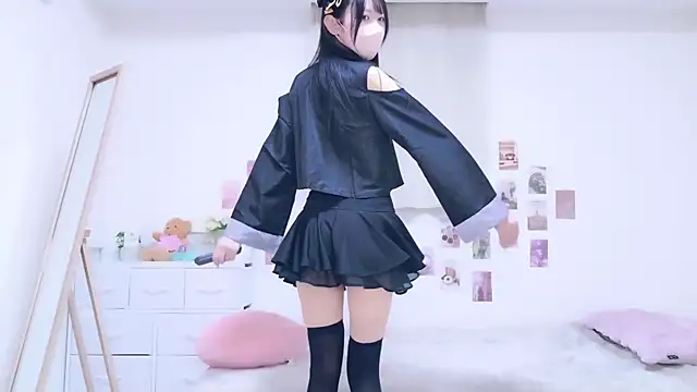 Snapshot of Suzu_ch_xx chatting on 10/26/25, 04:57 Suzu ch xx online show from 10/26/25, 04:57