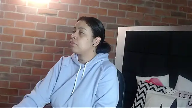 salome  hills1 online show from 01/14/25, 02:32