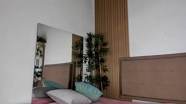 Natasha  Sccott online show from 02/12/25, 07:56